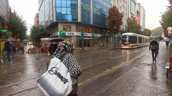 Meteoroloji gök gürültülü sağanak yağış uyarısı yaptı
