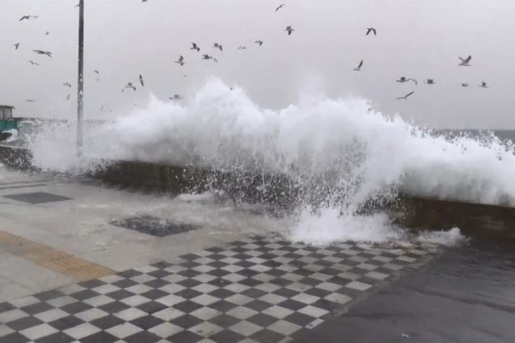 Meteoroloji "turuncu" kodla uyardı: Trakya’ya fırtına ve sağanak geliyor
