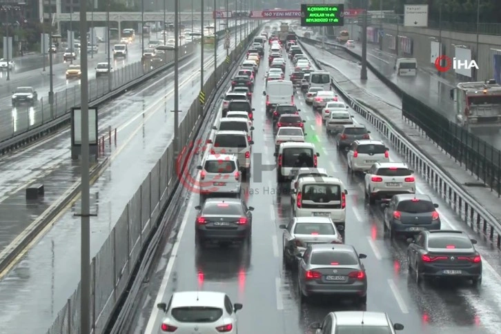 Meteoroloji uyarmıştı! İstanbul'da sağanak yağış