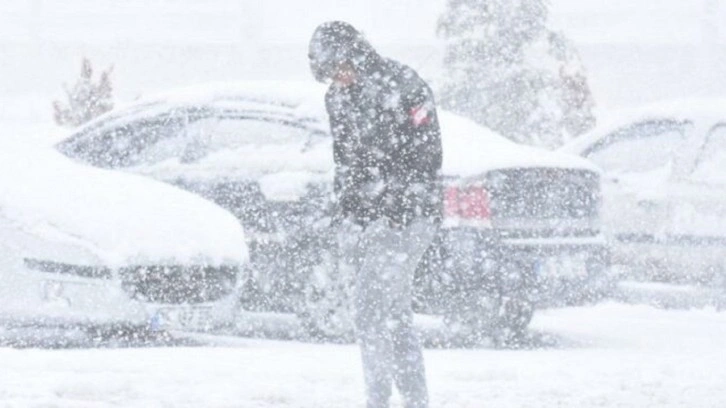 Meteoroloji'den hafta sonu için İstanbul dahil birçok kente kuvvetli sağanak uyarısı