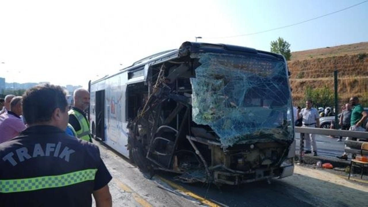 Metrobüs kazasında bir kişi ölmüştü: 4 kişi tahliye edildi!