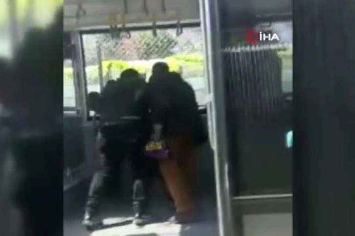 Metrobüste bıçaklı kavga: 3 yaralı