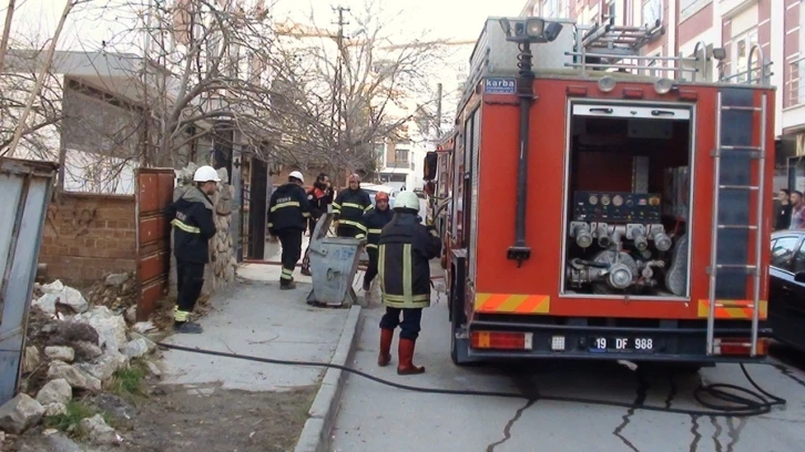 Metruk binadaki yangın paniğe sebep oldu
