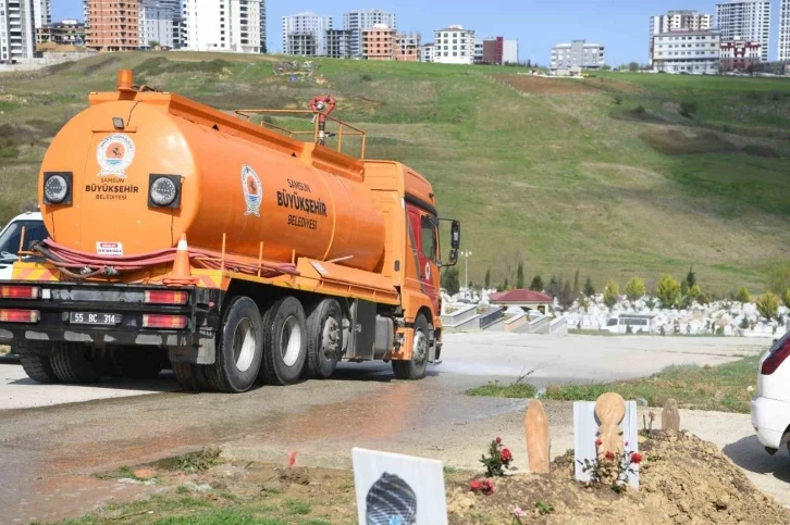 Mezarlıklarda bayram temizliği
