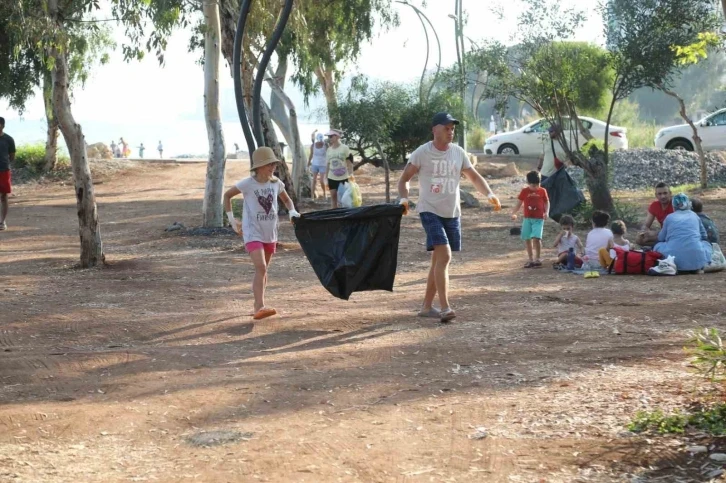 Mezitli’de sahil temizliği yapıldı
