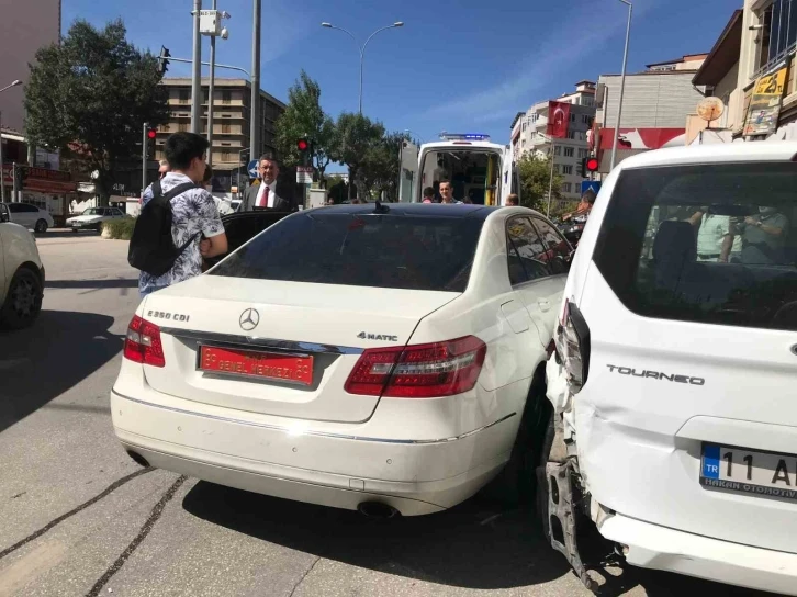 MHP Genel Başkan Yardımcısı Yönter’in koruma aracı kaza yaptı
