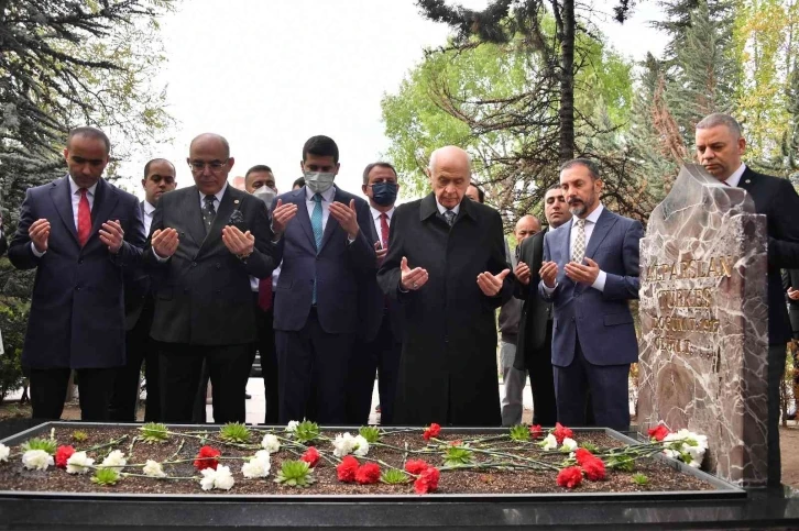 MHP Genel Başkanı Bahçeli Alparslan Türkeş’in anıt mezarını ziyareti sonrası açıklamalar
