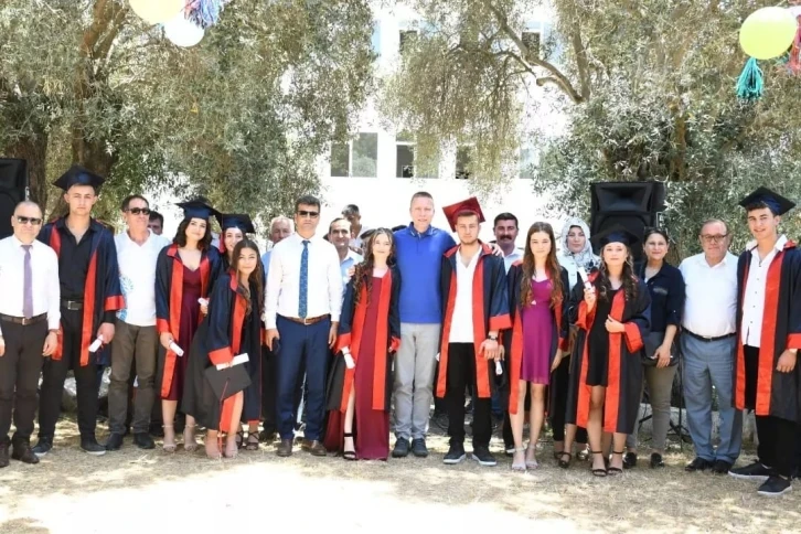 Milas Selimiye’de lise öğrencileri mezuniyet sevinci yaşadı
