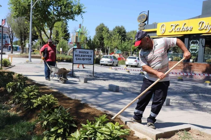 Millet bahçesi güzelleştiriliyor
