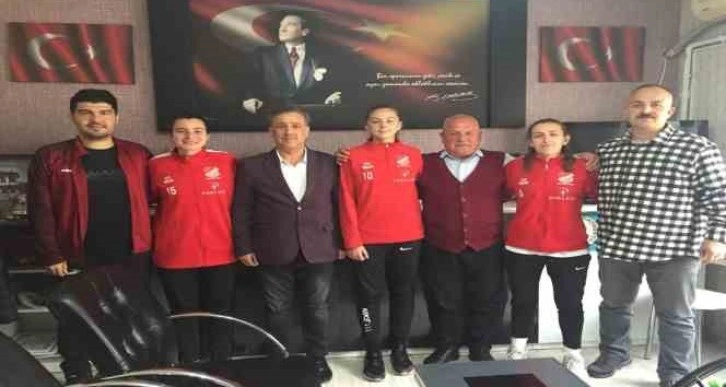 Milli davet alan genç sporculardan Başkan Tosun’a ziyaret