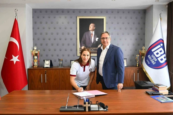 Milli güreşçi Buse Tosun Çavuşoğlu, İBB Spor Kulübü ile sözleşme imzaladı
