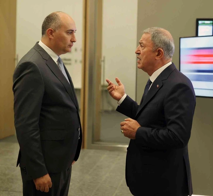 Milli Savunma Bakanı Hulusi Akar, Gürcistanlı mevkidaşı Burchuladze ile görüştü

