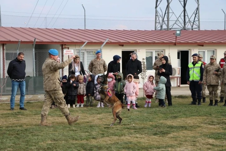 Minik öğrenciler, jandarmada dolu dolu bir gün geçirdi
