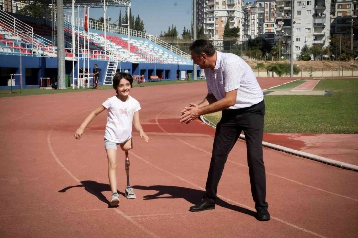 Minik Özge yeni protez bacaklarıyla hayallerine koştu
