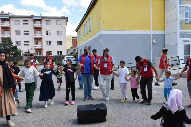 Minik yüreklere dokundular
