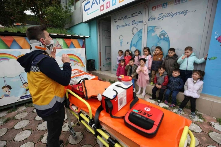 Minikler ambulans çeşitleri ve hizmetlerini öğrendi
