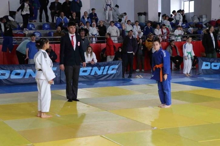 Minikler Judo Müsabakalarında Kütahya'da Dereceye Giren Sporcular