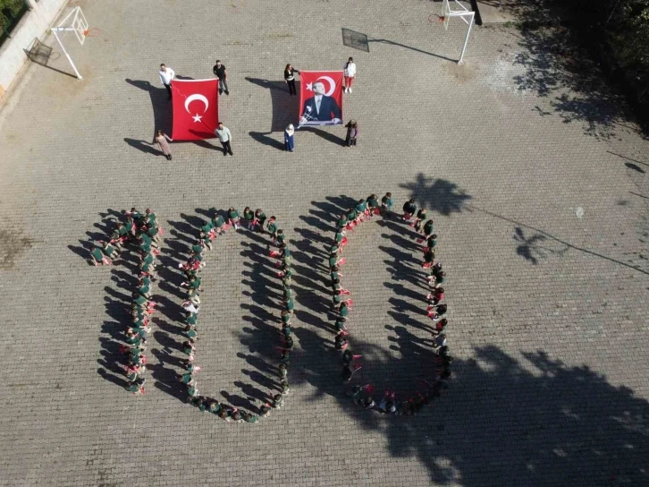 Miniklerden Cumhuriyet’in 100. yılına özel koreografi
