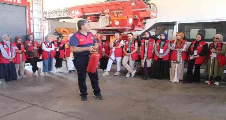 Misafir öğrenciler, Adıyaman’da itfaiyecilik hakkında bilgi aldı