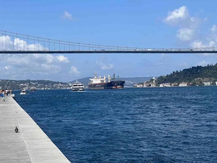 Mısır yüklü “Rojen” isimli tahıl gemisi İstanbul Boğazı’ndan geçti
