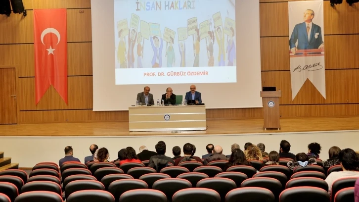 Modern dünyada ve İslam’da insan hakları panelde ele alındı
