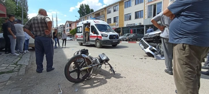 Motorsiklet ile kaza yaptı: Sağlık ekiplerine "Ayağımı hissetmiyorum" dedi
