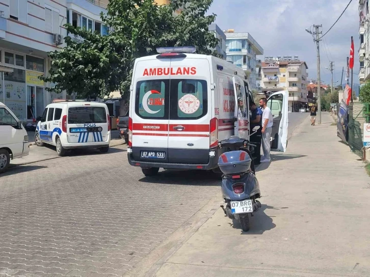 Motosiklet sürücüsü ve yolcu ölümden kılpayı kurtuldu kamyonet sürücüsü firar etti
