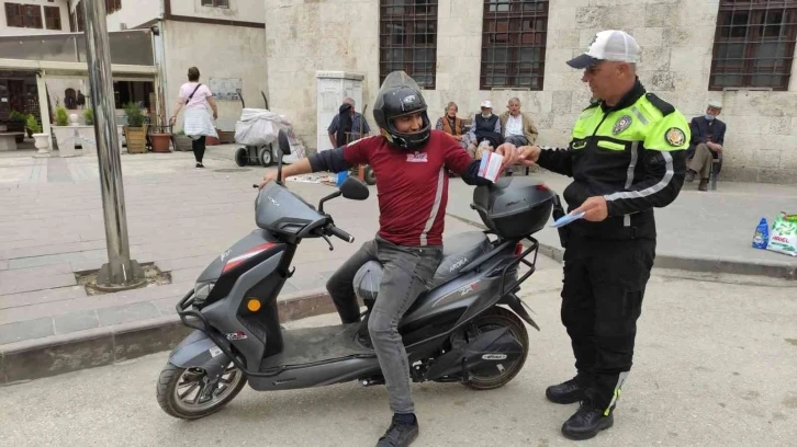 Motosiklet ve motorlu bisiklet sürücülerine trafik güvenliği denetimi
