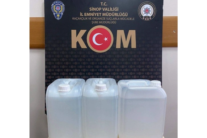 Motosikletin bagajından 15 litre kaçak alkol çıktı