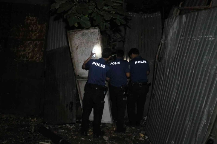 Motosikletin plakasını maske ile kapatıp silahlı saldırıya giden şüpheli polis tarafından yakalandı
