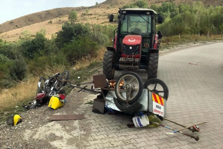 Motosikletle traktör çarpıştı: 1 yaralı
