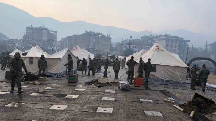 MSB: “Mehmetçiklerimiz, Hatay’daki çadır kurma faaliyetlerine de aralıksız destek sağlıyor”
