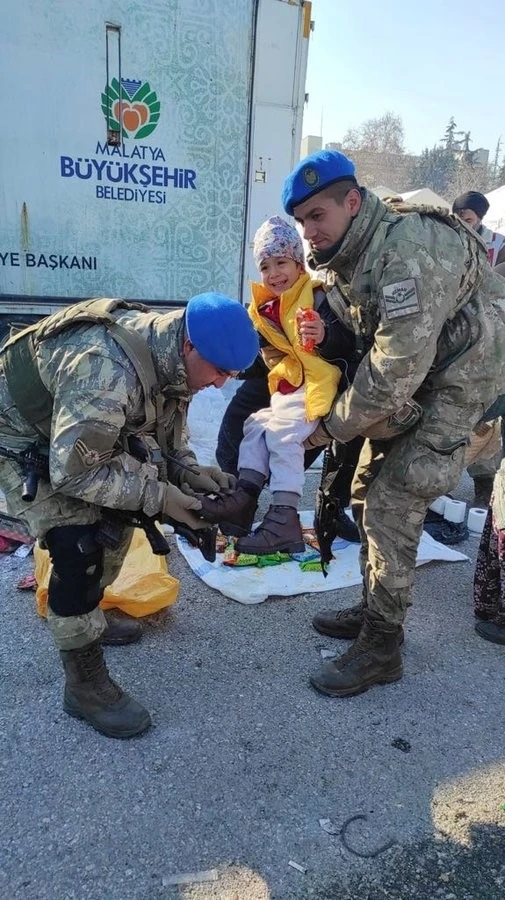 MSB: “Yardım malzemelerini minik yüreklere ulaştırmaya devam ediyoruz"
