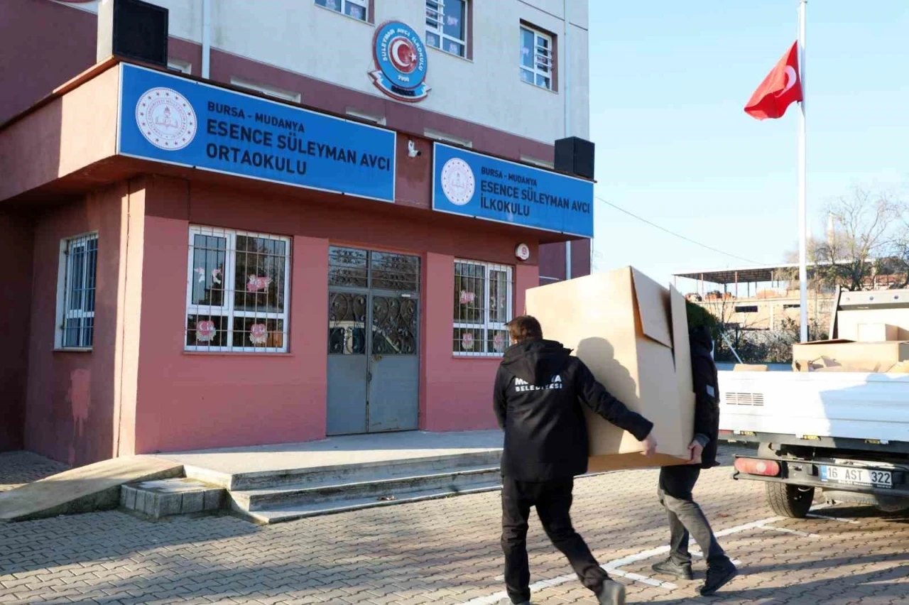 Mudanya Belediyesi’nden öğrencilere çifte destek
