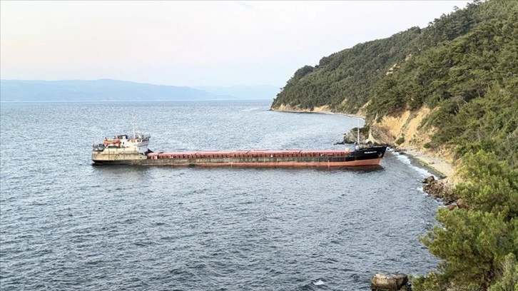 Mudanya'da karaya oturan kargo gemisi kurtarıldı