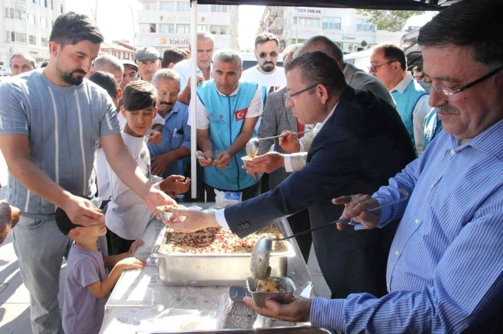 Müftülükten vatandaşlara aşure ikramı
