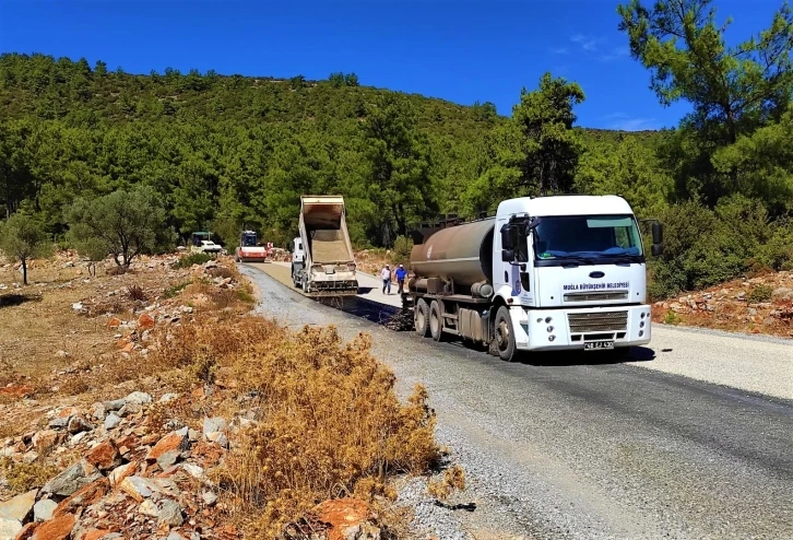 Muğla Büyükşehir Belediyesi Bodrum’da yol çalışmalarına devam ediyor
