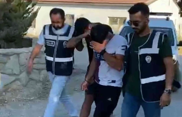 Muğla’da göçmen kaçakçısı 2 kişi tutuklandı
