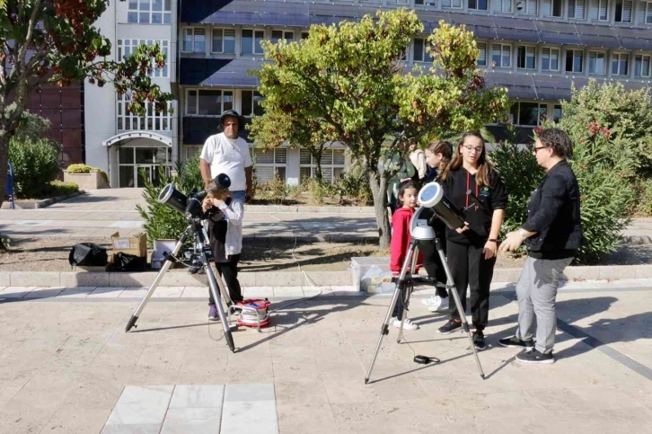 Muğla’da öğrenciler güneş tutulmasını izledi
