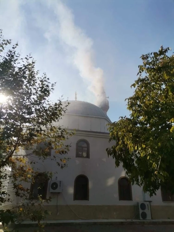 Muğla’daki camide çıkan yangın korkuttu
