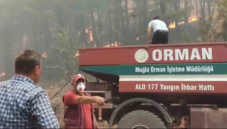 Muğla’daki orman yangınlarına müdahale sürüyor
