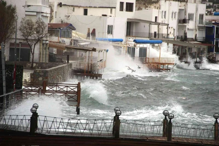 Muğla kıyılarında şiddetli fırtına uyarısı
