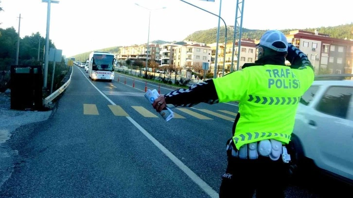 Muğla Trafik Tescil ve Denetleme Şube Müdürlüğü Otobüslerde Kemer Denetimi Yapıyor