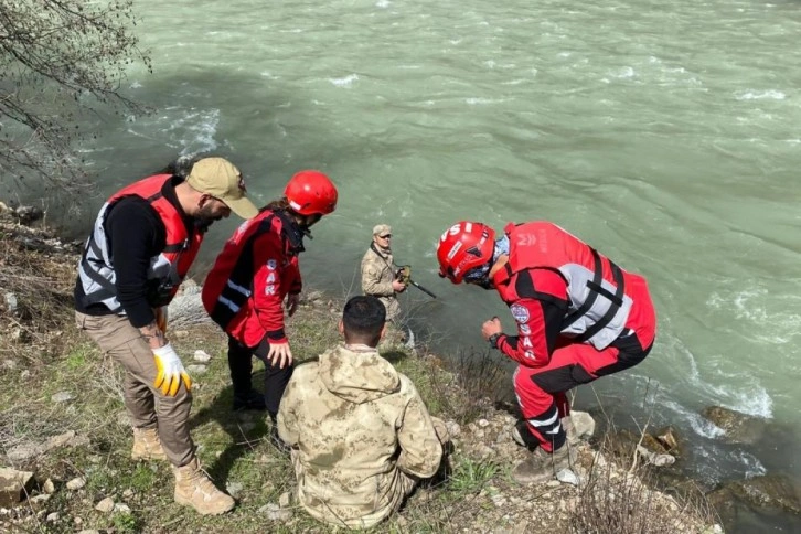 Munzur Çayı’na düşen kayıp 3 genci arama çalışmaları 4’üncü günde de sürüyor