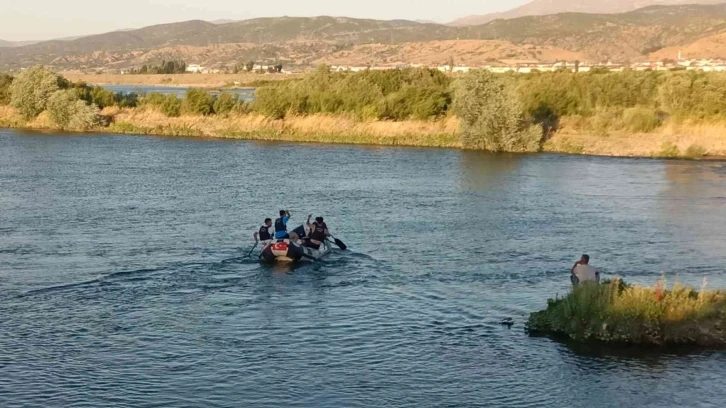 Murat Nehri’nde kaybolan vatandaşı arama çalışmaları sürüyor
