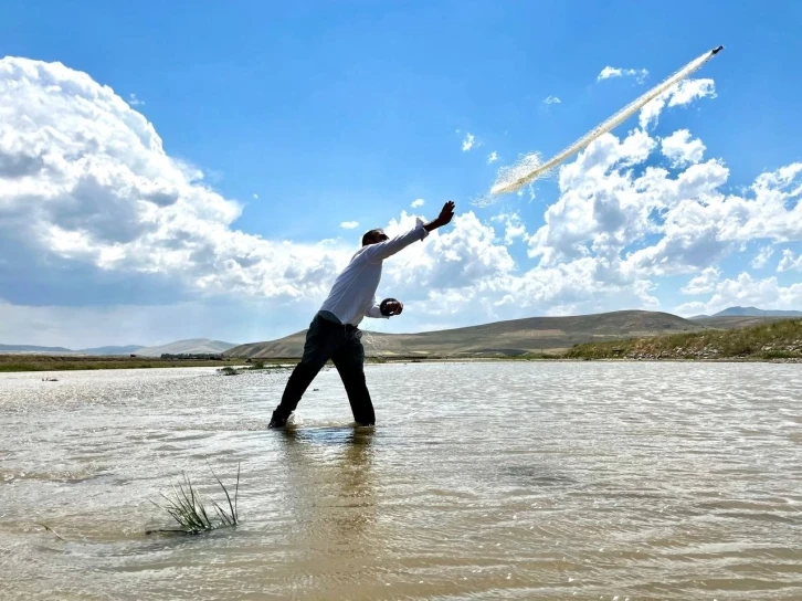 Murat Nehri’nin bereketli suyu vatandaşın geçim kaynağı oldu
