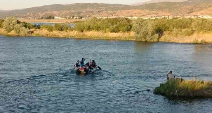 Murat Nehri’nde kaybolan vatandaşı arama çalışmaları sürüyor