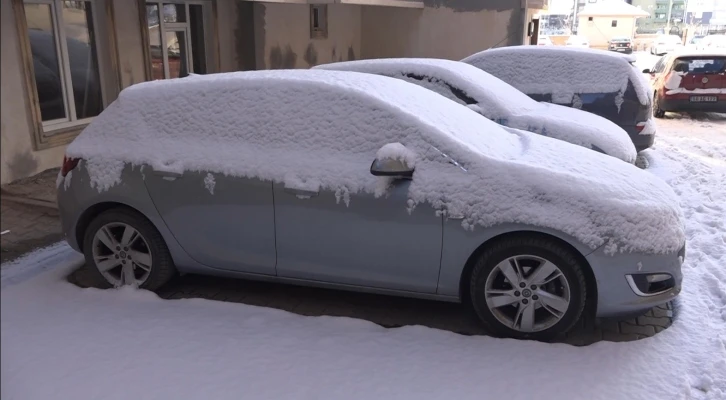 Muş’a beklenen kar yağdı
