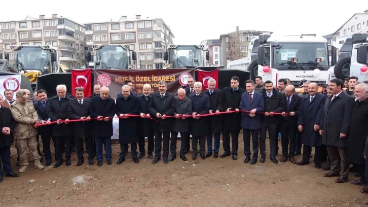 Muş İl Özel İdaresi parkı 13 yeni iş makinesi ile güçlendirildi
