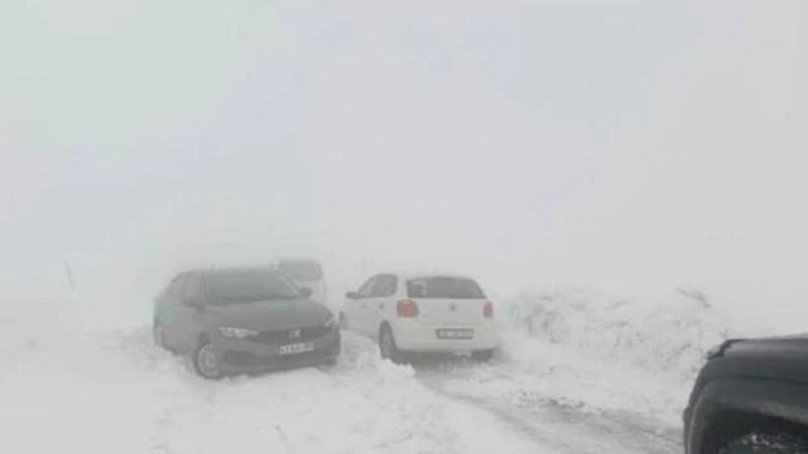 Muş-Mutki yolunda tipi; mahsur kalan 70 kişi kurtarıldı